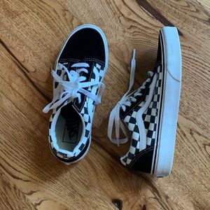 Checkered black lace up vans.     Ward low top